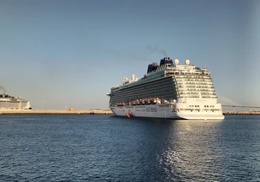 Un crucerista enfermo retrasa la partida del 'Britannia' de Cádiz