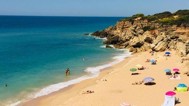 Las mejores playas de Cádiz para cuando haga viento de Levante