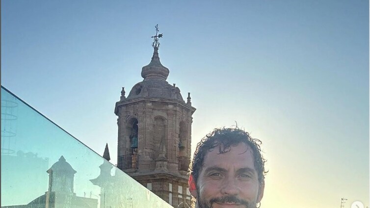 La piscina infinita frente a la Catedral de Cádiz que enamora al actor Paco León