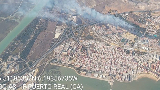 El incendio, desde el aire.