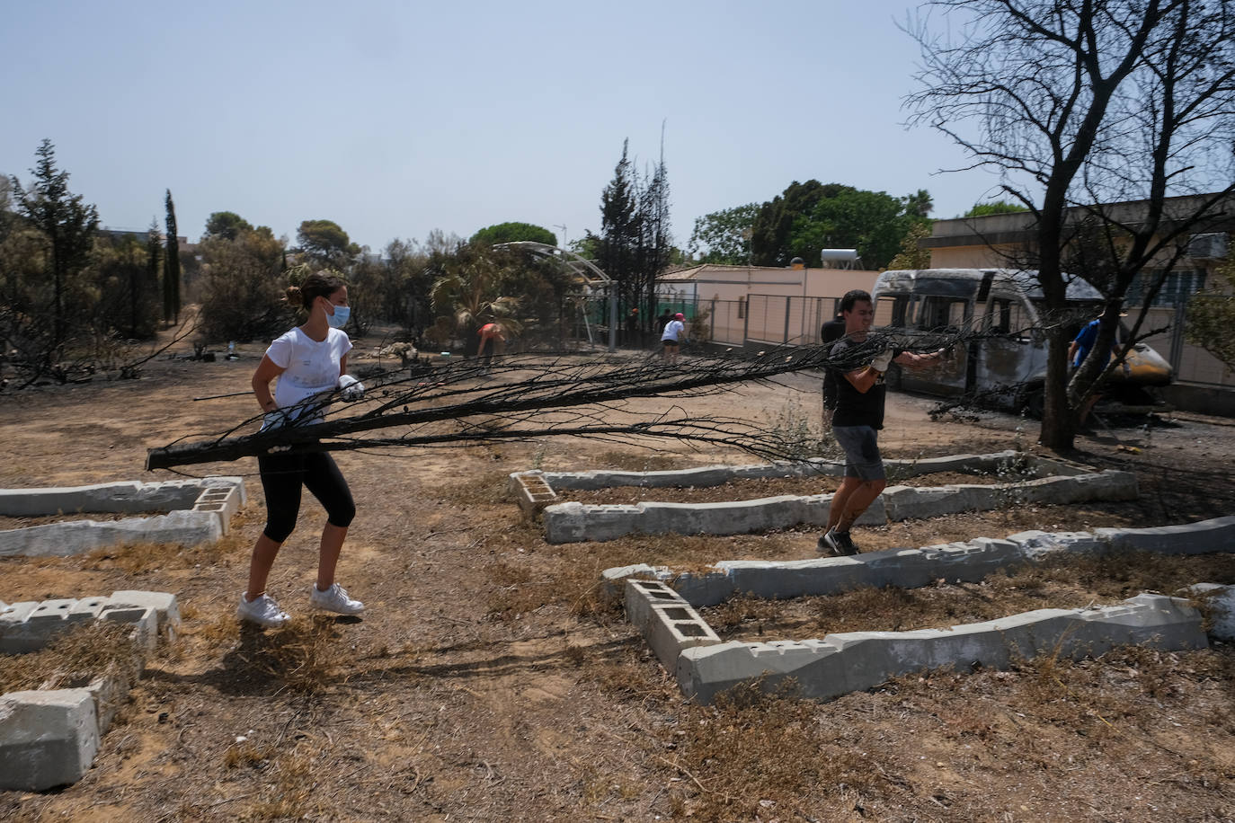 El día después en Puerto Real: la ciudad despierta entre las cenizas