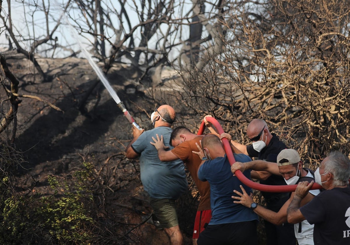 Fotos: la lucha de los vecinos de Puerto Real contra el incendio