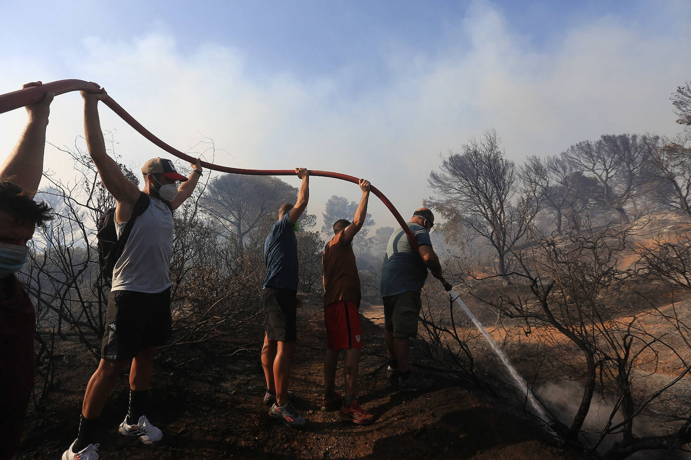 Fotos: la lucha de los vecinos de Puerto Real contra el incendio