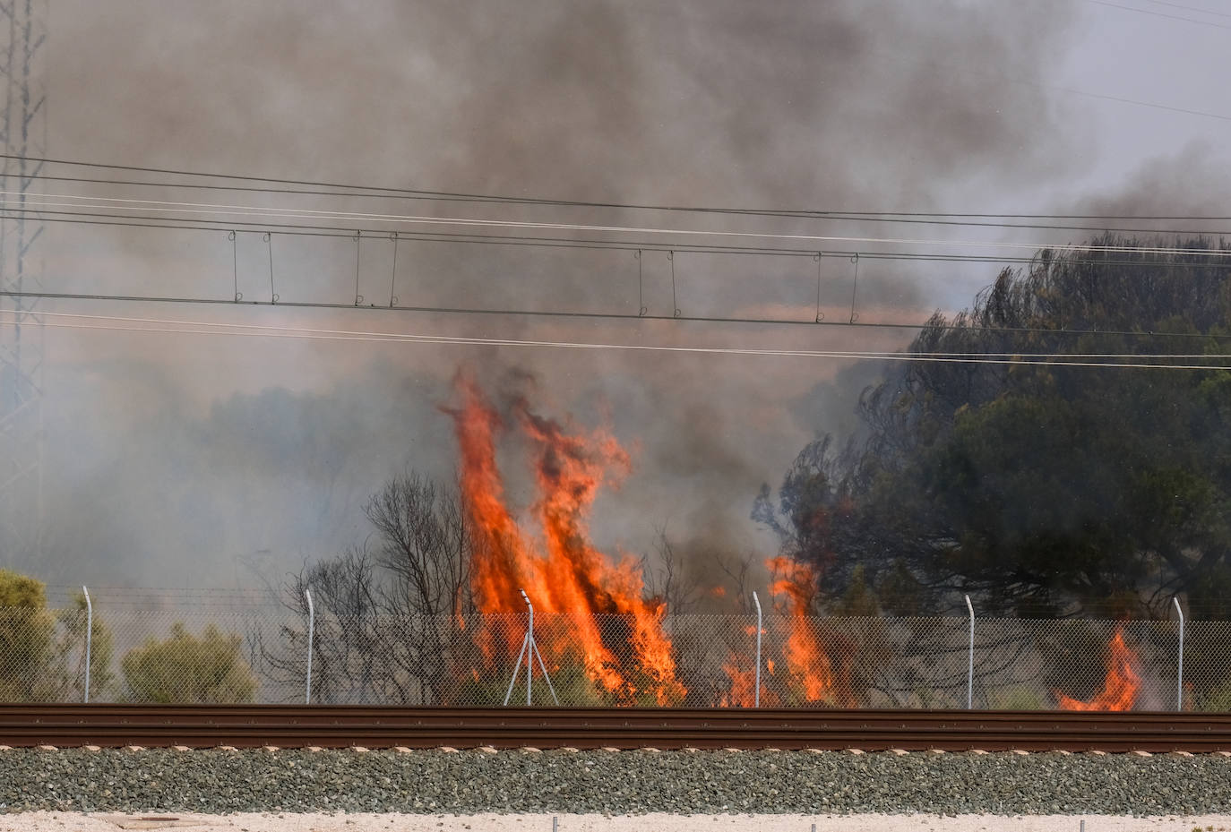 FOTOS: Fuego en el Tiro Pichón, en El Puerto