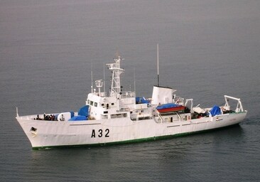 El buque hidrográfico 'Tofiño' actualiza las cartas náuticas de las costas gallegas