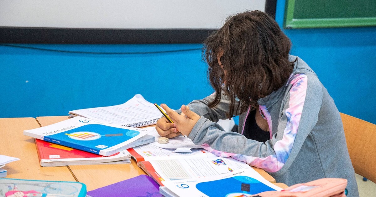 El papel lidera en Cádiz la ligera subida del material escolar