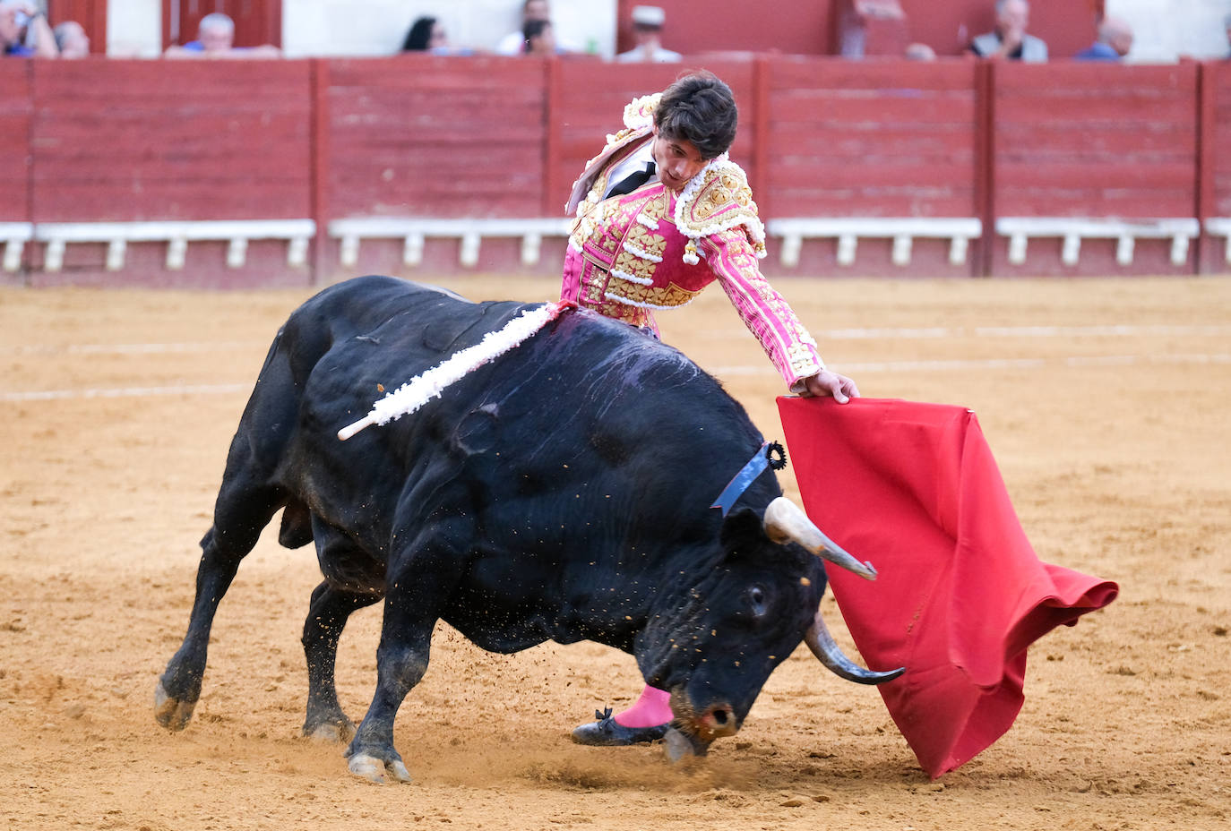 En imágenes: La cornada a Daniel Luque en El Puerto