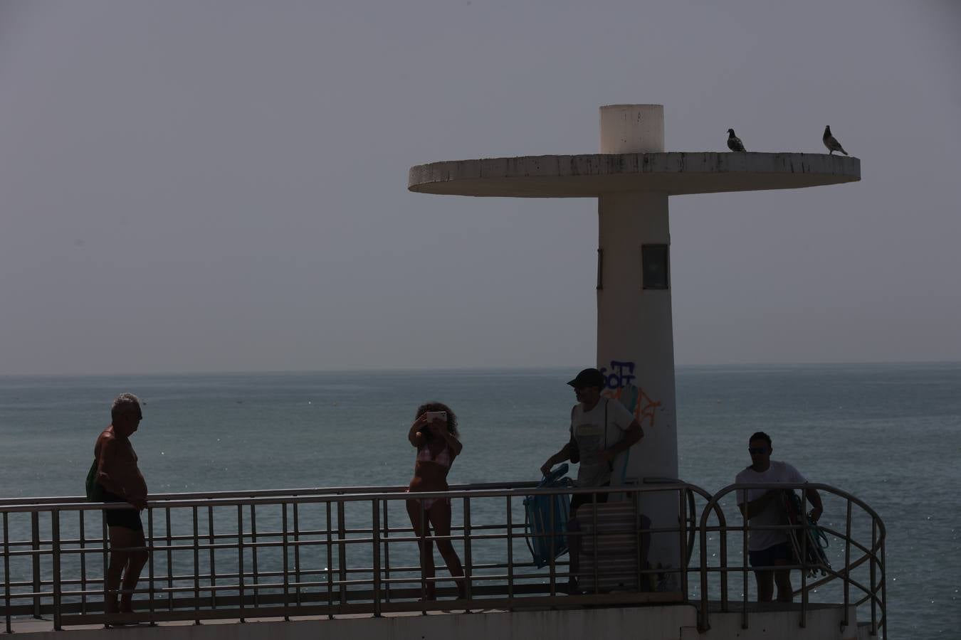 Fotos: Lleno en las playas de Cádiz en el puente del 15 de agosto