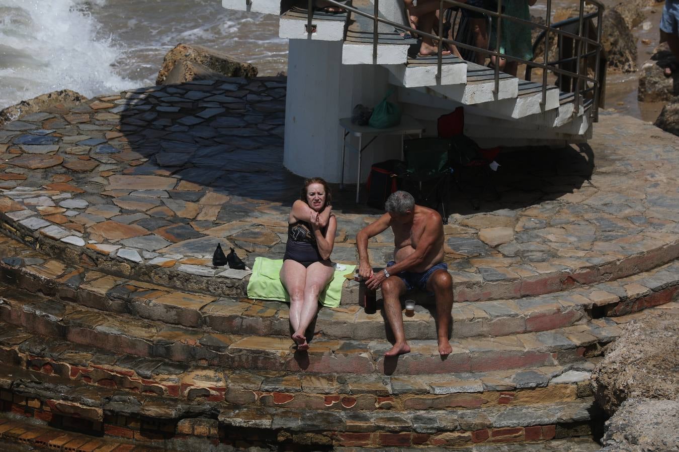Fotos: Lleno en las playas de Cádiz en el puente del 15 de agosto