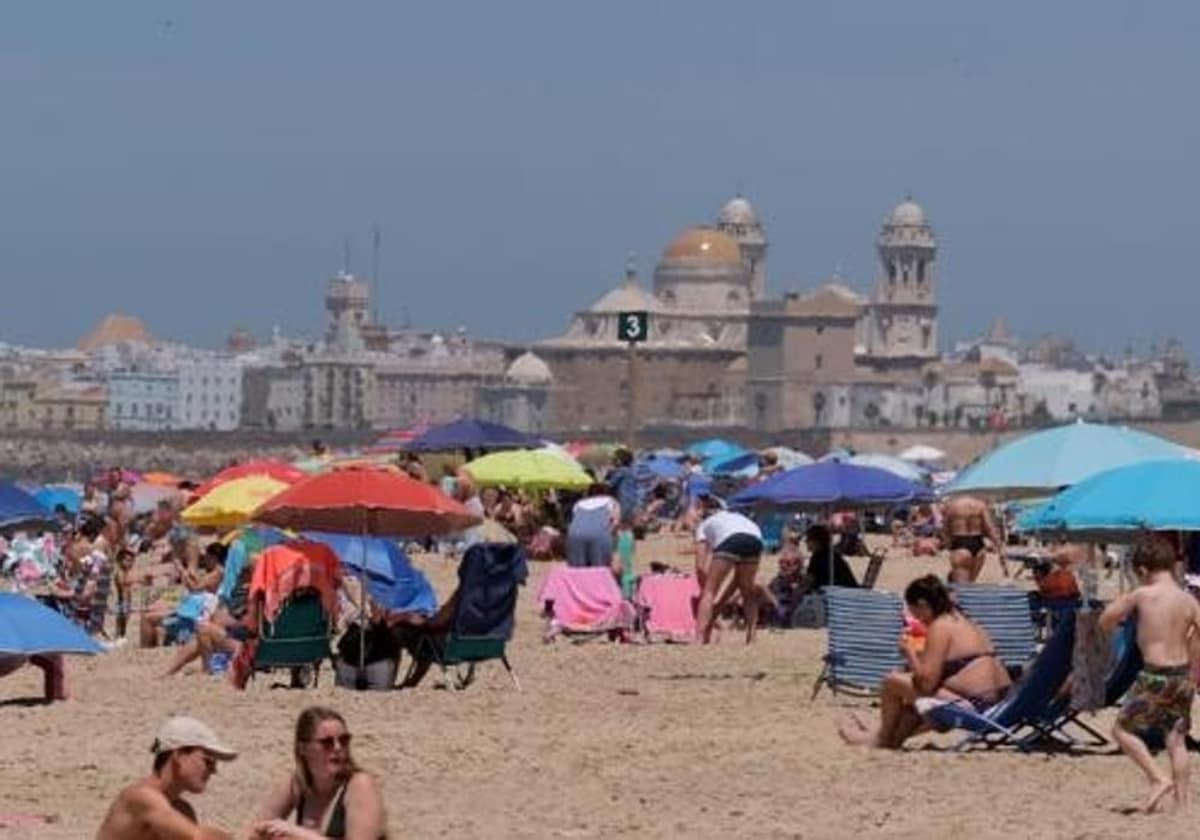 Se puede ir desnudo a cualquier playa de la capital gaditana?