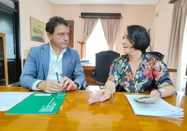 Nela García mantiene un primer encuentro de trabajo con el delegado territorial de Empleo de la Junta, Daniel Sánchez Román
