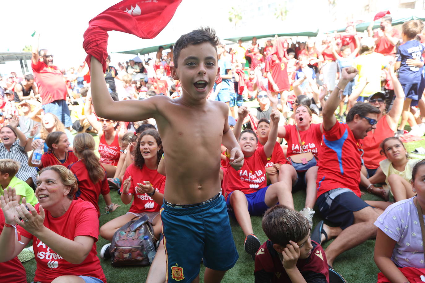 Fotos: Cádiz apoya a la Selección femenina en la &#039;Fan Zone&#039;