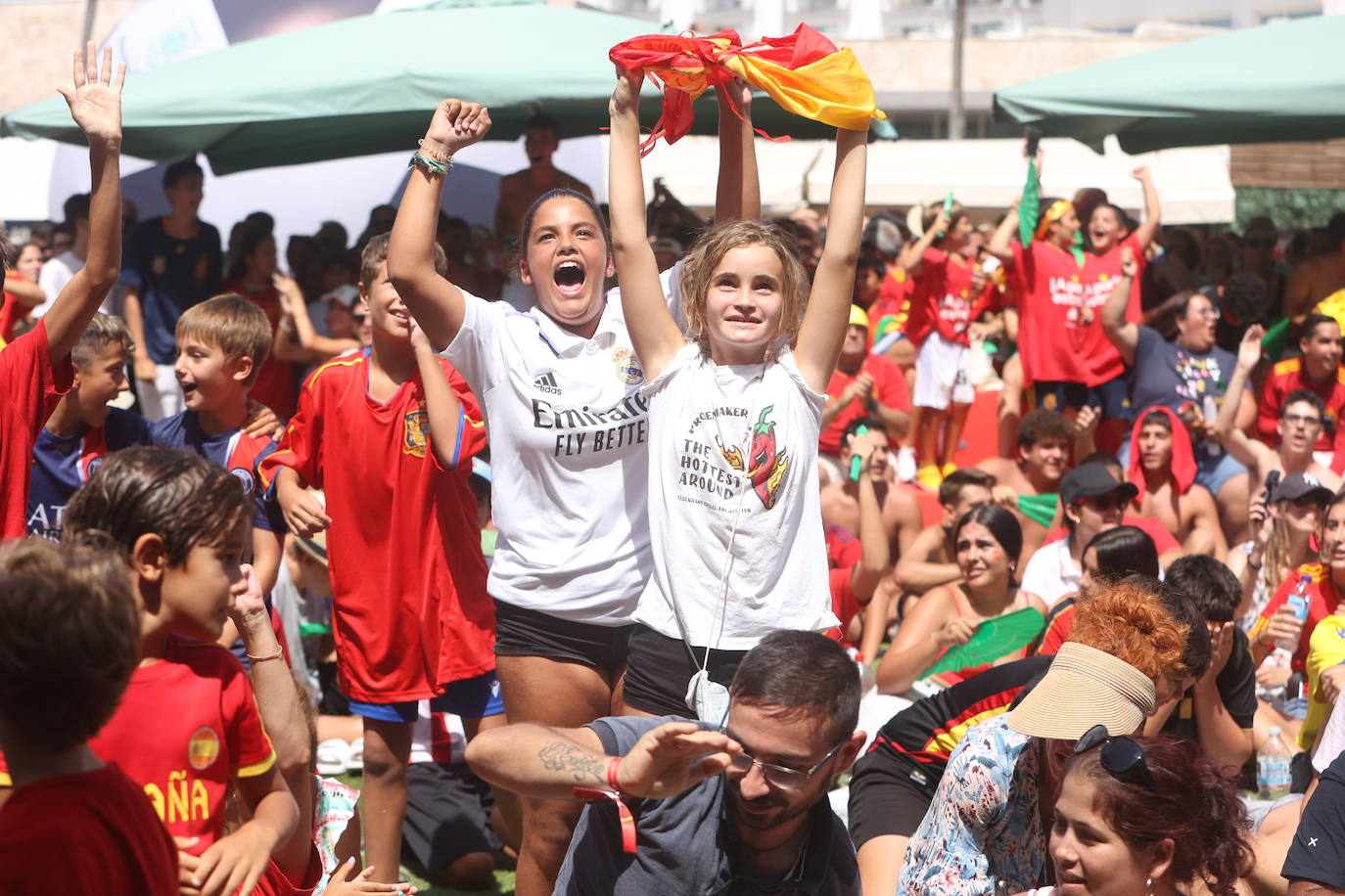 Fotos: Cádiz apoya a la Selección femenina en la &#039;Fan Zone&#039;