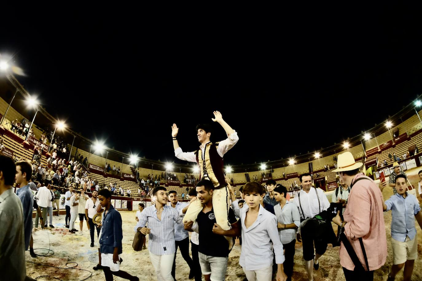 Corrida magallánica con los miuras en Sanlúcar: un toro indultado y una gran tarde