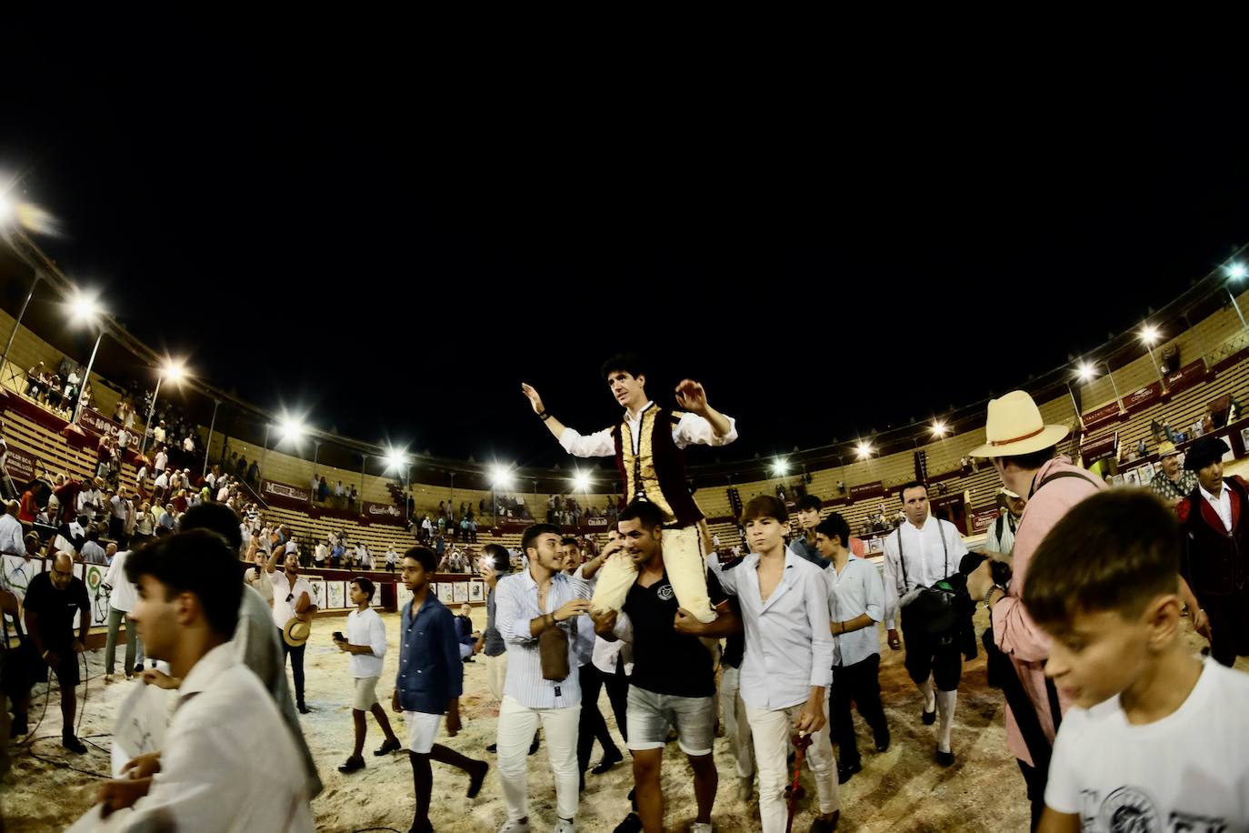 Corrida magallánica con los miuras en Sanlúcar: un toro indultado y una gran tarde