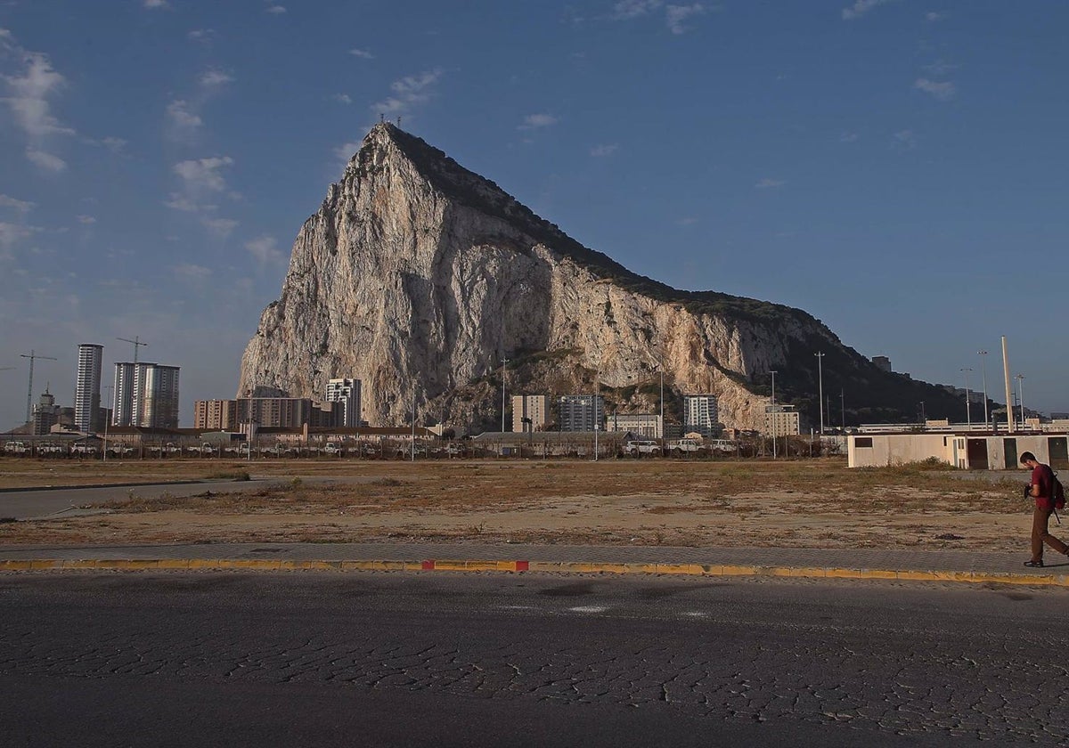 El ministro principal de Gibraltar asegura que las aguas que rodean al Peñón son «exclusivamente británicas»