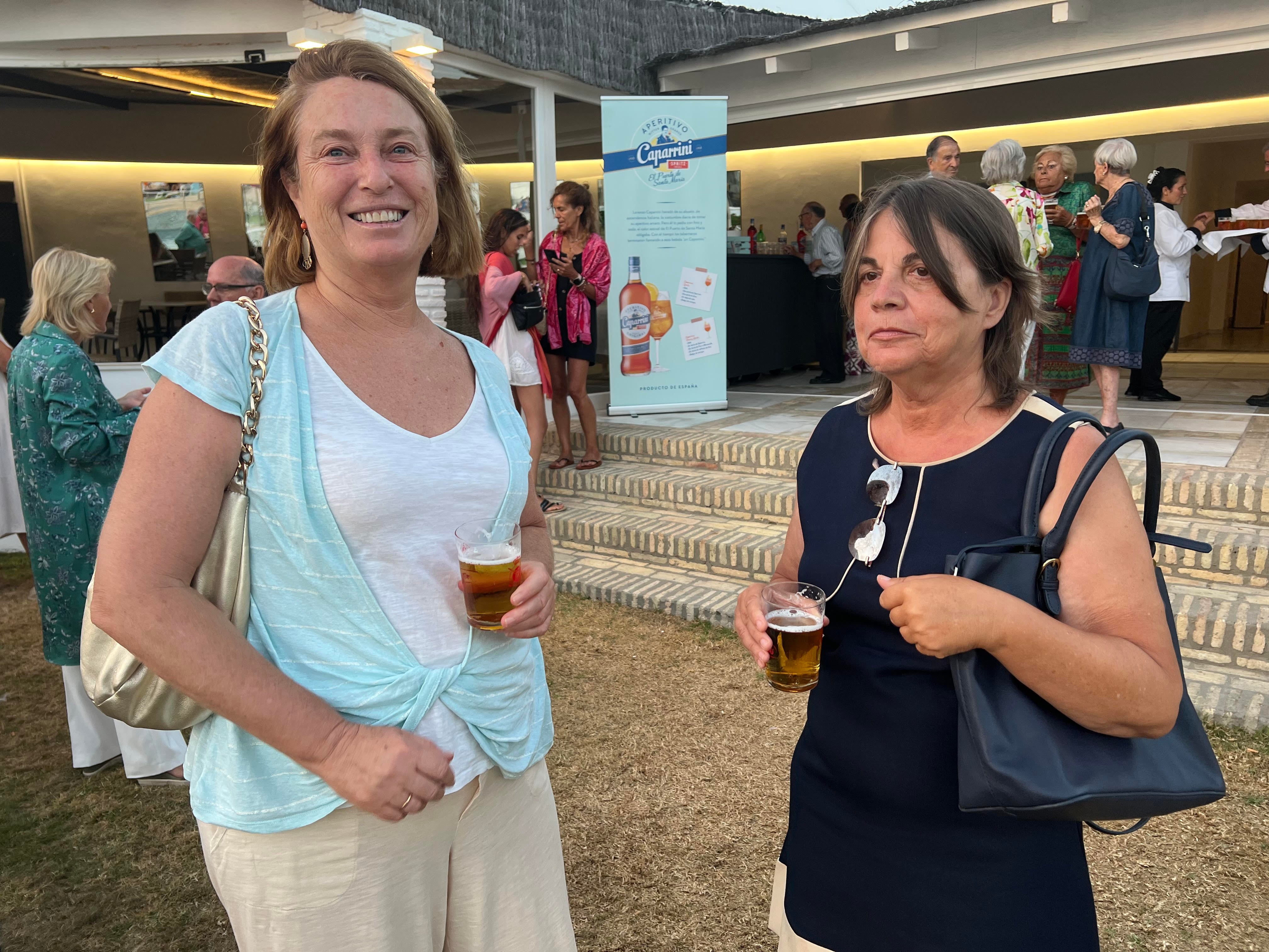 Aurora Claver y Carmen Abreu