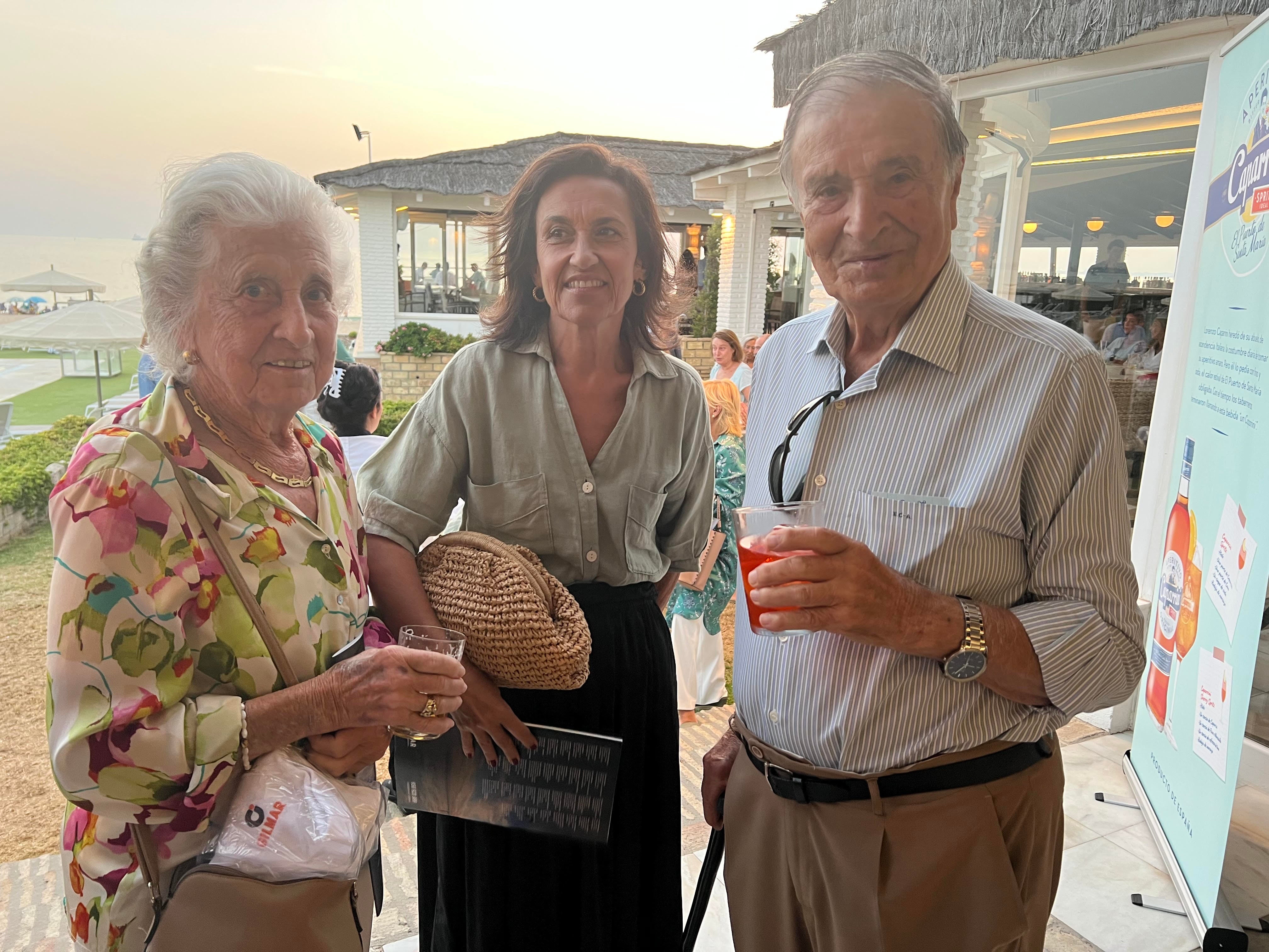 Ángeles Osborne, Elisa Álvarez-Campana y Ernesto Cañedo