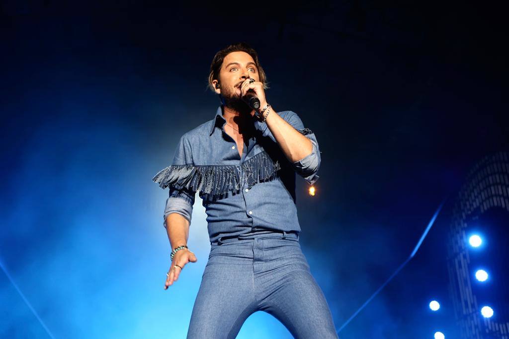 FOTOS: La flecha de Manuel Carrasco, directa al corazón de Cádiz