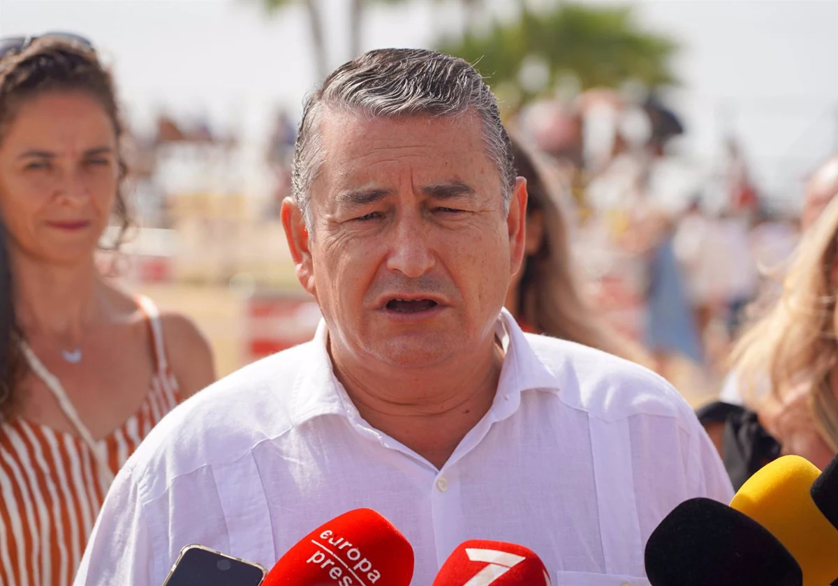 Sanz celebra que Cádiz vive «su mejor verano» desde 2019: «Tenemos un lleno técnico en la provincia»