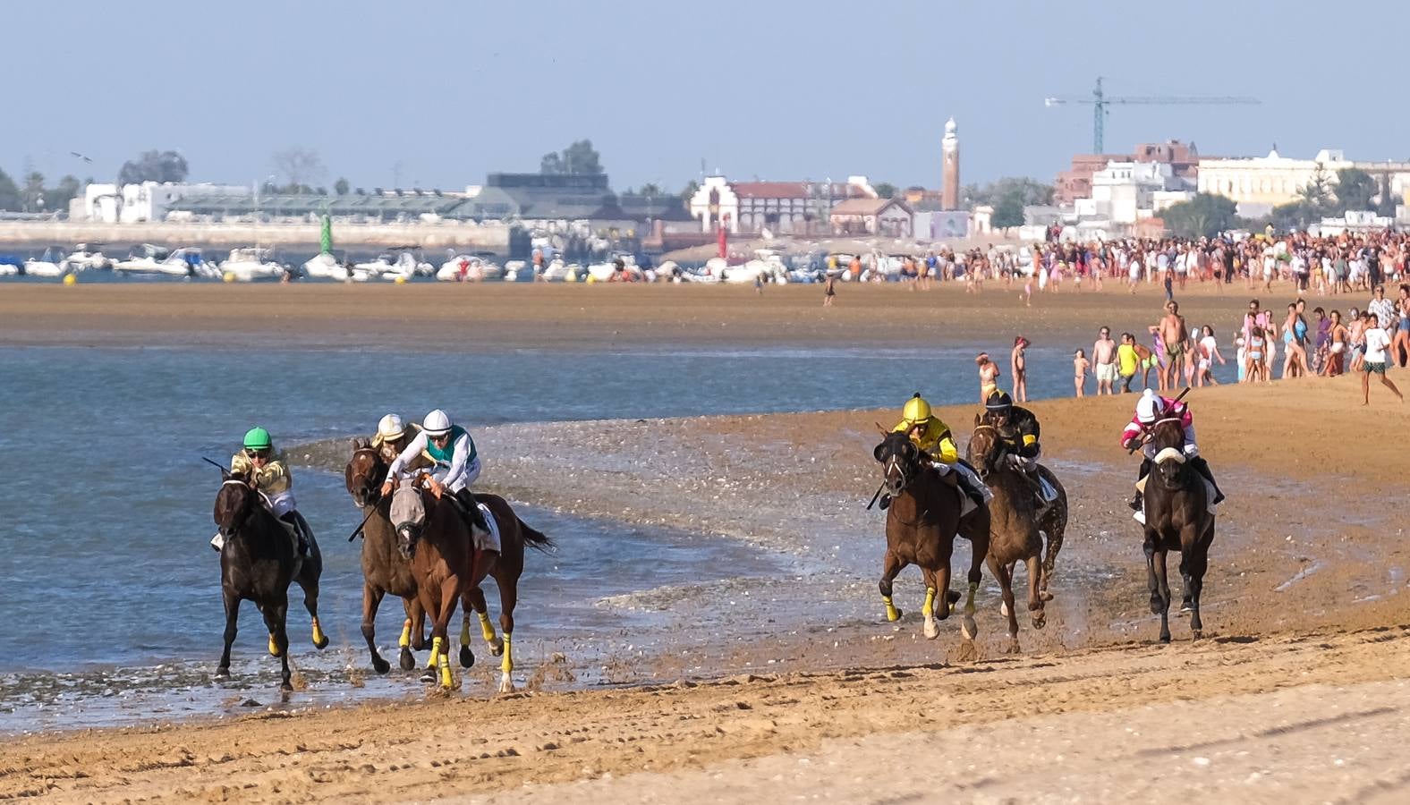 Fotos: Sanlúcar disfruta con el último galope del verano