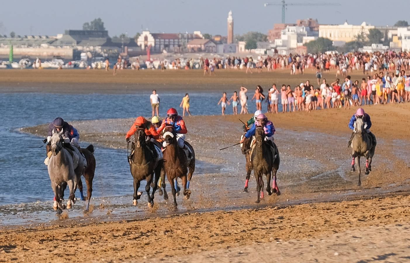 Fotos: Sanlúcar disfruta con el último galope del verano