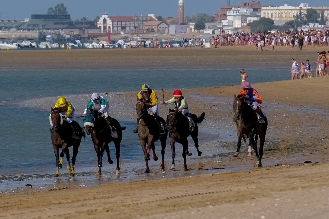 Fotos: Sanlúcar disfruta con el último galope del verano