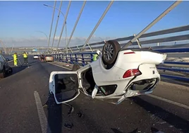 Un accidente en el segundo puente obliga a cortar el tráfico durante más de una hora