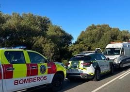 Muere un hombre en un choque frontal entre un camión y un coche en la carretera de Paterna a Puerto Real