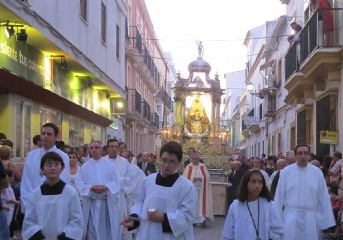 La procesión de la Virgen de Los Milagros de El Puerto hará la bajada del Castillo.