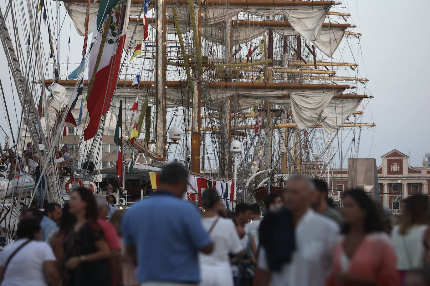 Fotos: Primer día de la Gran Regata en el muelle de Cádiz