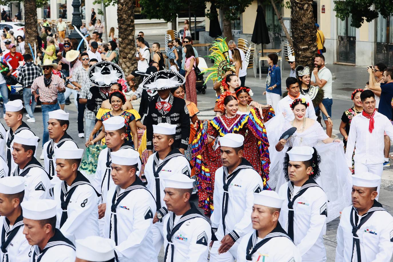 Fotos: Desfile de tripulantes de la Gran Regata 2023 de Cádiz