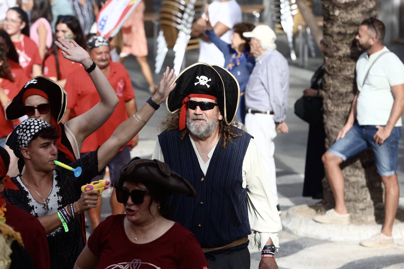 Fotos: Desfile de tripulantes de la Gran Regata 2023 de Cádiz