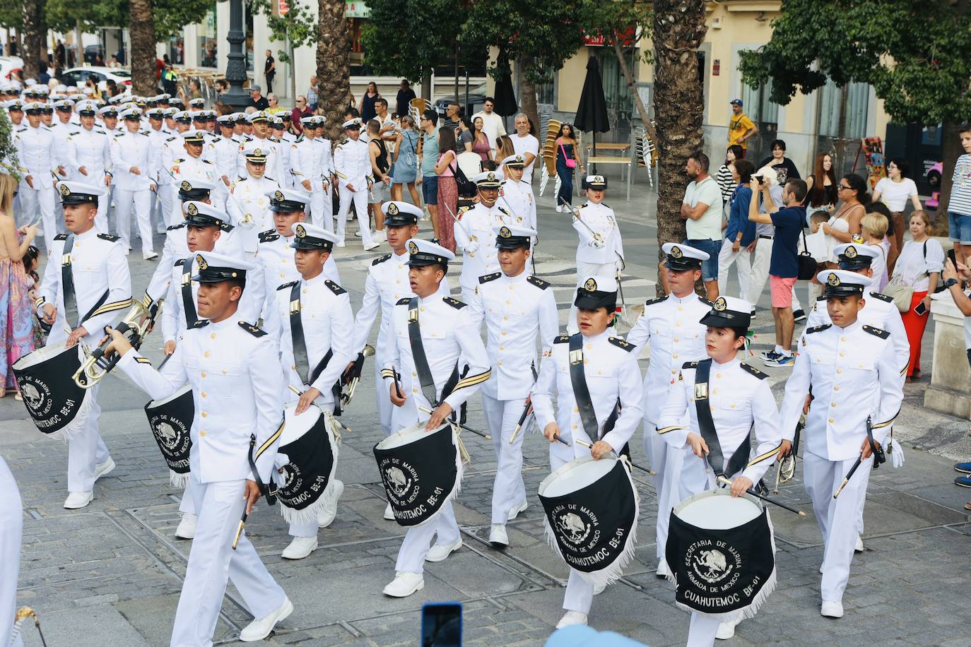 Fotos: Desfile de tripulantes de la Gran Regata 2023 de Cádiz
