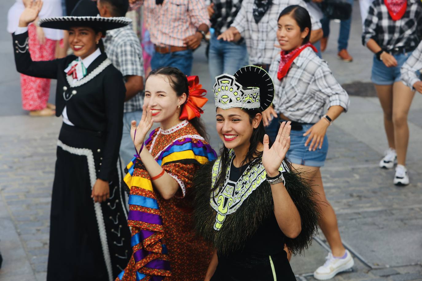 Fotos: Desfile de tripulantes de la Gran Regata 2023 de Cádiz