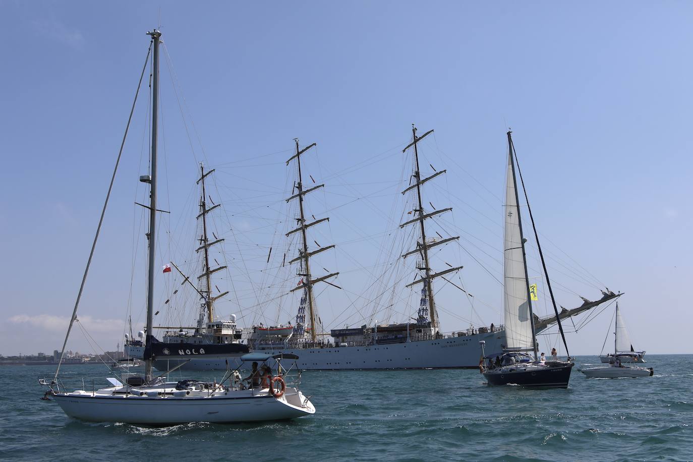 Las imágenes de la Parada Naval y despedida de la Gran Regata de Cádiz 2023