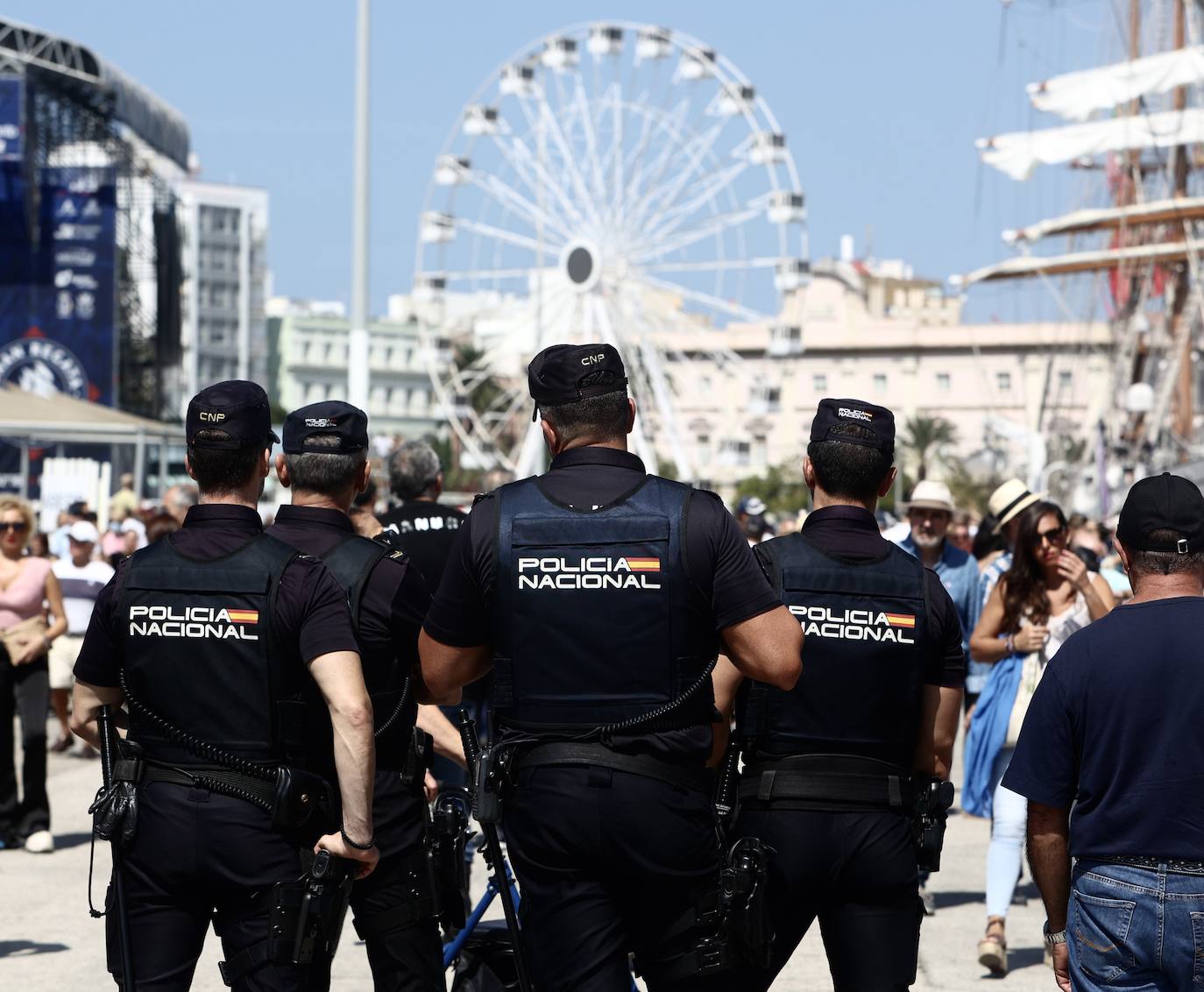 Las imágenes de la Parada Naval y despedida de la Gran Regata de Cádiz 2023