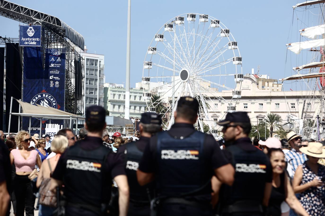 Las imágenes de la Parada Naval y despedida de la Gran Regata de Cádiz 2023