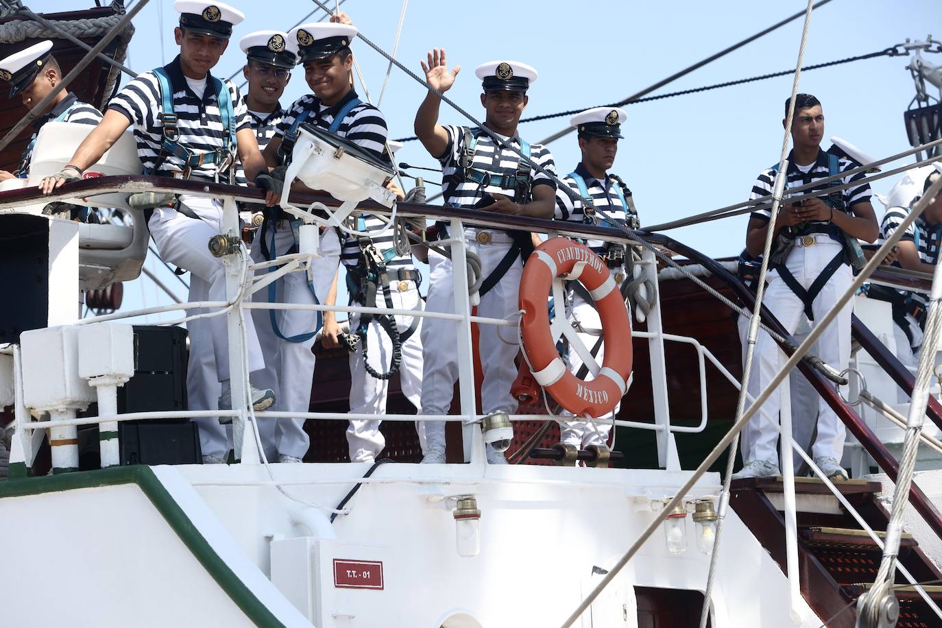 Las imágenes de la Parada Naval y despedida de la Gran Regata de Cádiz 2023