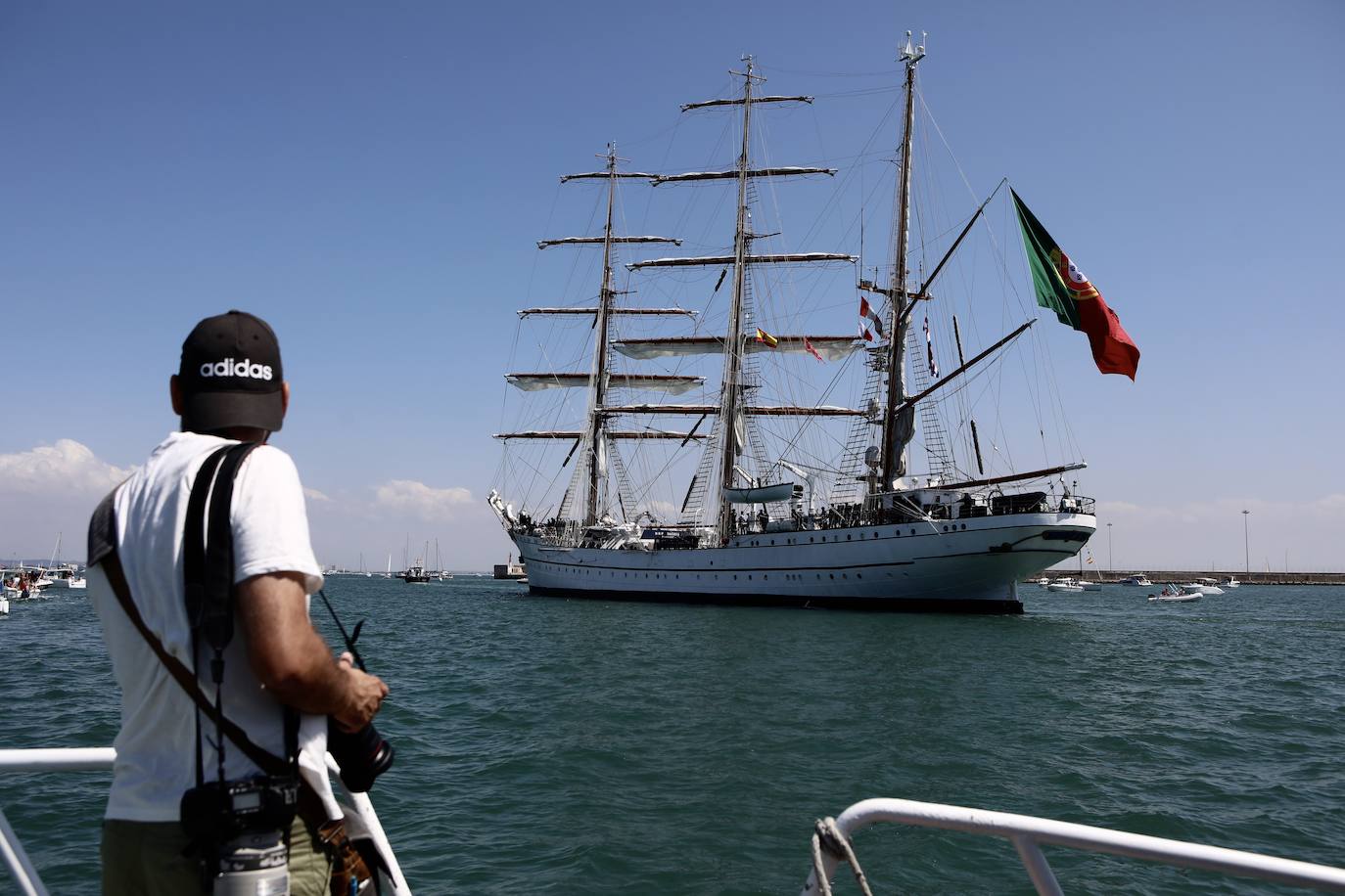 Las imágenes de la Parada Naval y despedida de la Gran Regata de Cádiz 2023