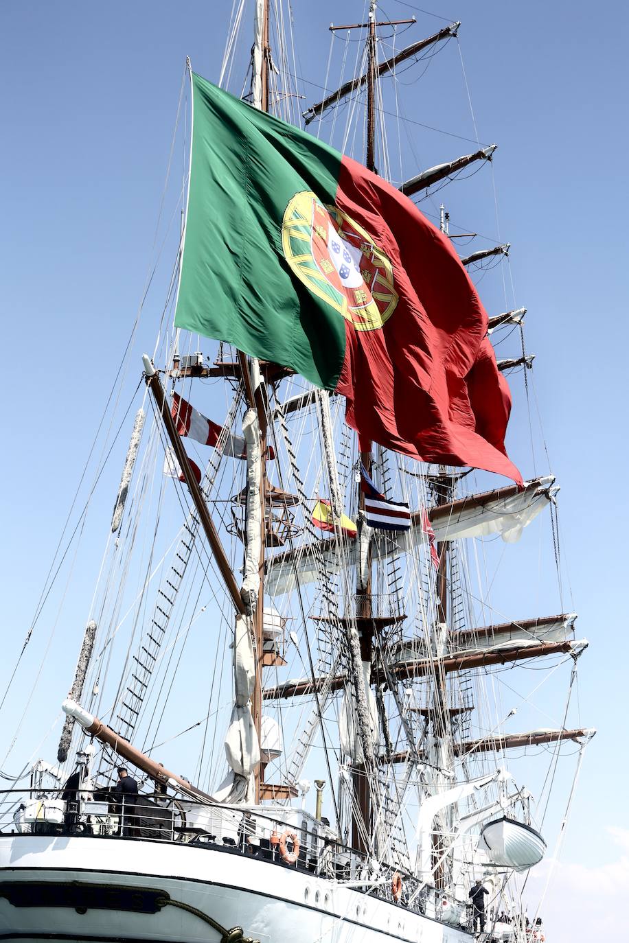 Las imágenes de la Parada Naval y despedida de la Gran Regata de Cádiz 2023