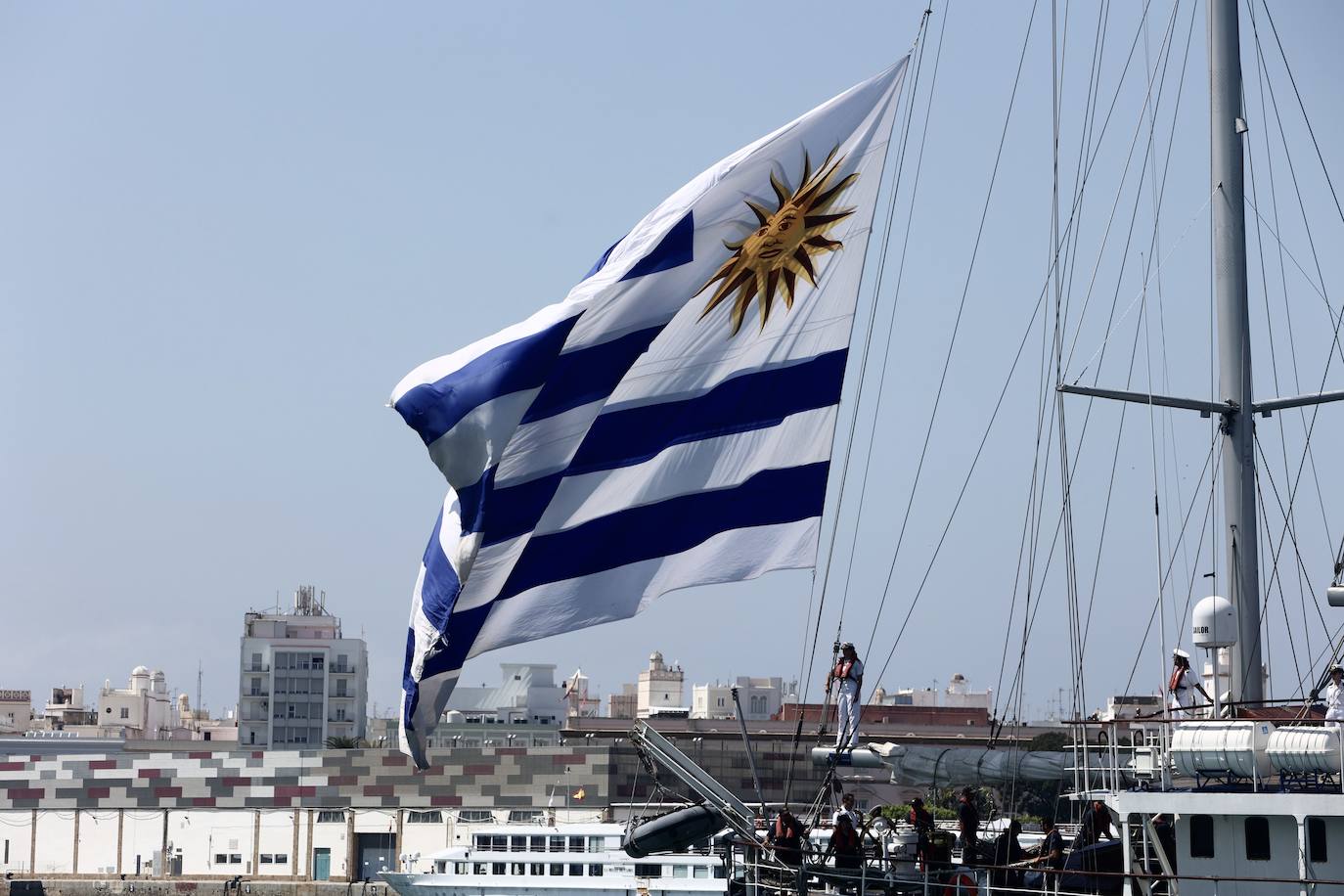 Las imágenes de la Parada Naval y despedida de la Gran Regata de Cádiz 2023