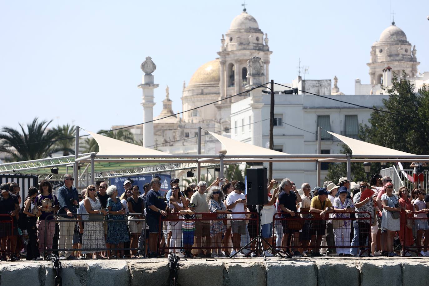 Las imágenes de la Parada Naval y despedida de la Gran Regata de Cádiz 2023