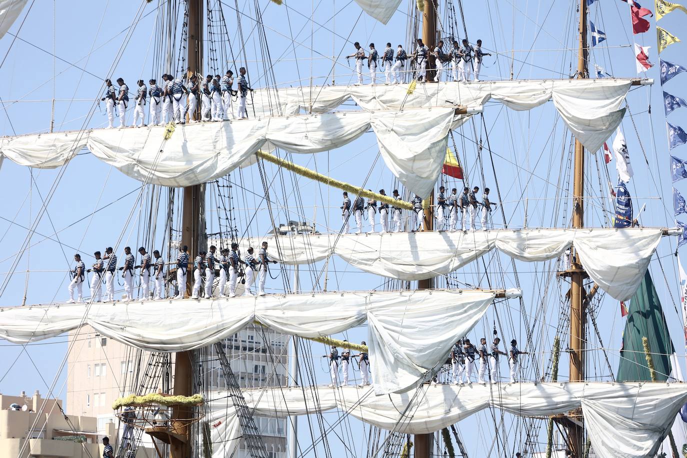 Las imágenes de la Parada Naval y despedida de la Gran Regata de Cádiz 2023