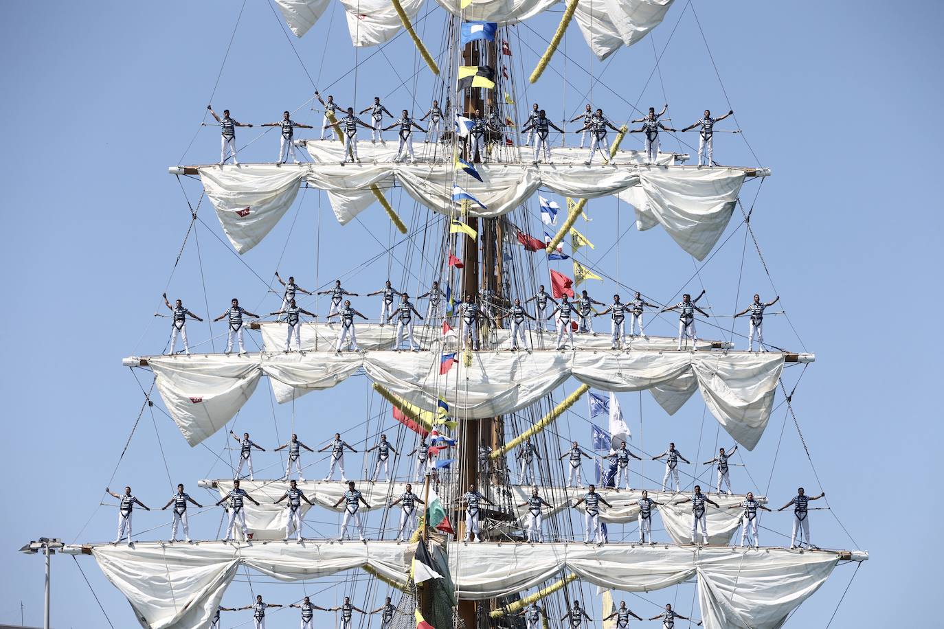 Las imágenes de la Parada Naval y despedida de la Gran Regata de Cádiz 2023