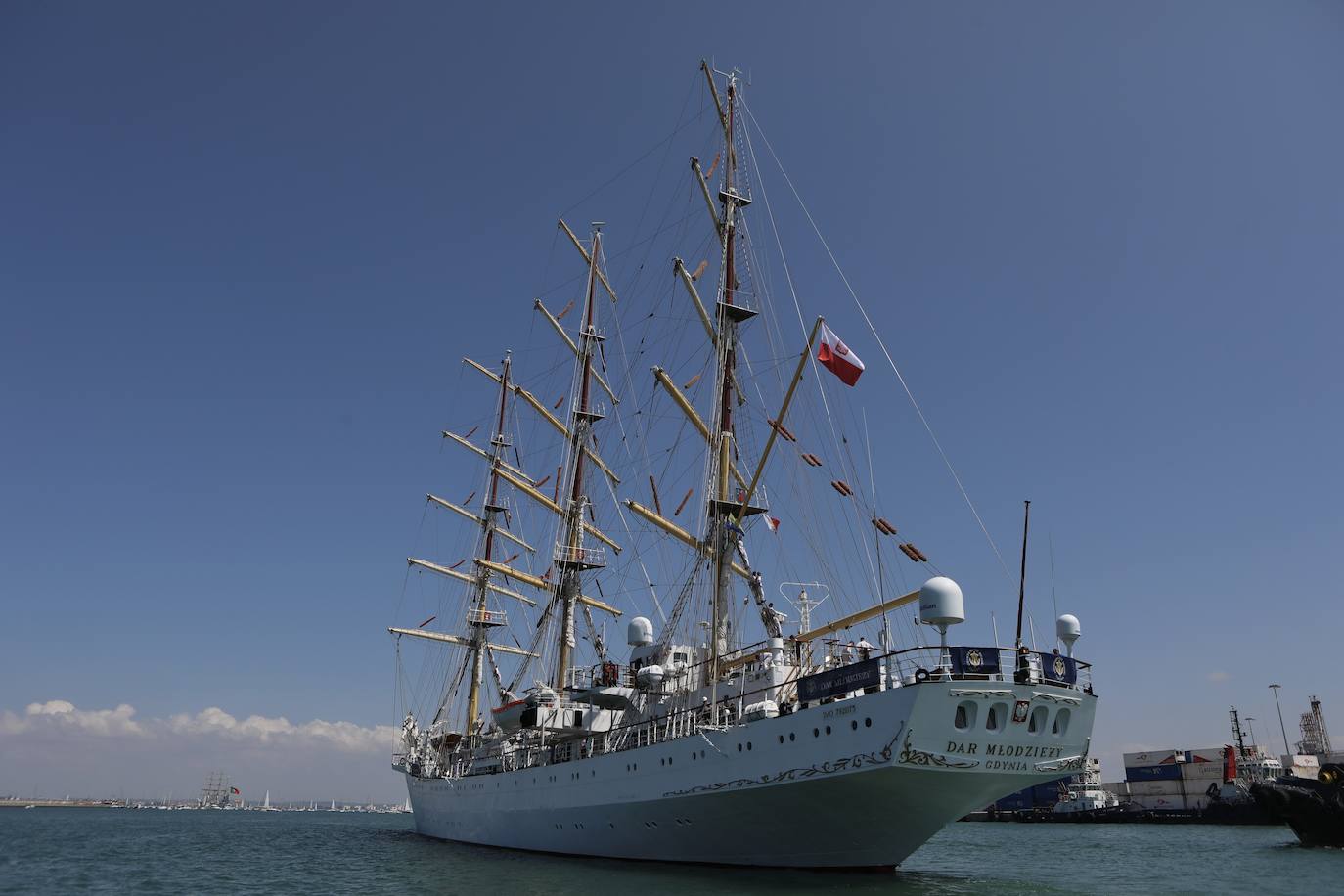 Las imágenes de la Parada Naval y despedida de la Gran Regata de Cádiz 2023