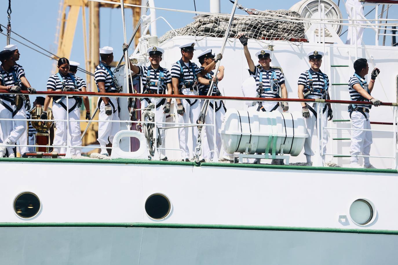 Las imágenes de la Parada Naval y despedida de la Gran Regata de Cádiz 2023