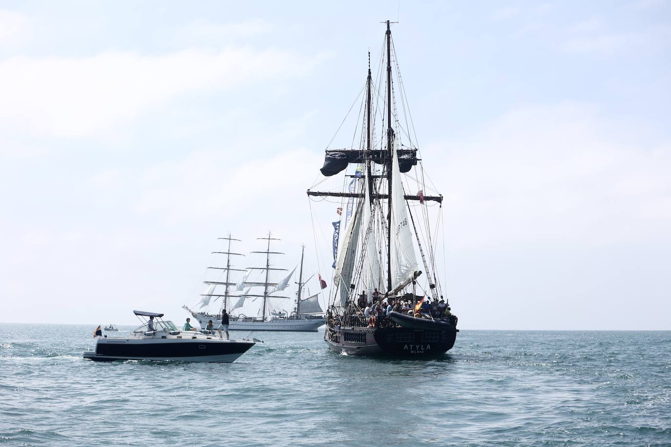 Las imágenes de la Parada Naval y despedida de la Gran Regata de Cádiz 2023