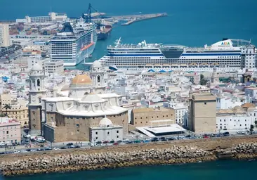 Cinco cruceros y 20.000 personas a bordo: Cádiz sigue trayendo oro del mar