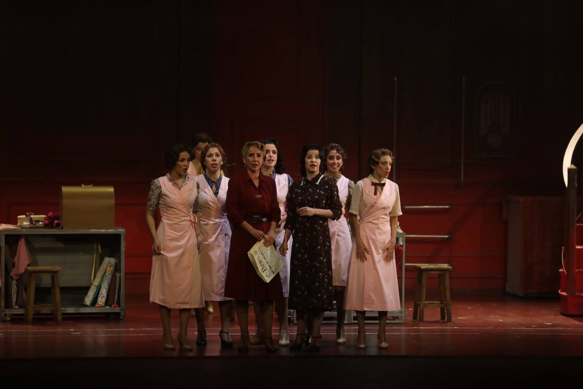 Fotos: El musical &#039;El tiempo entre costuras&#039; inaugura la temporada en el Gran Teatro Falla